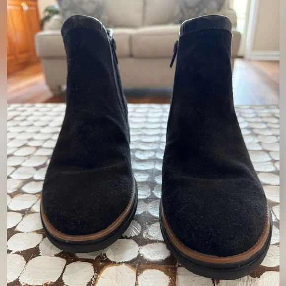 Clarks Suede Ankle Boots - Black - size 7.5 - Picture 3 of 7